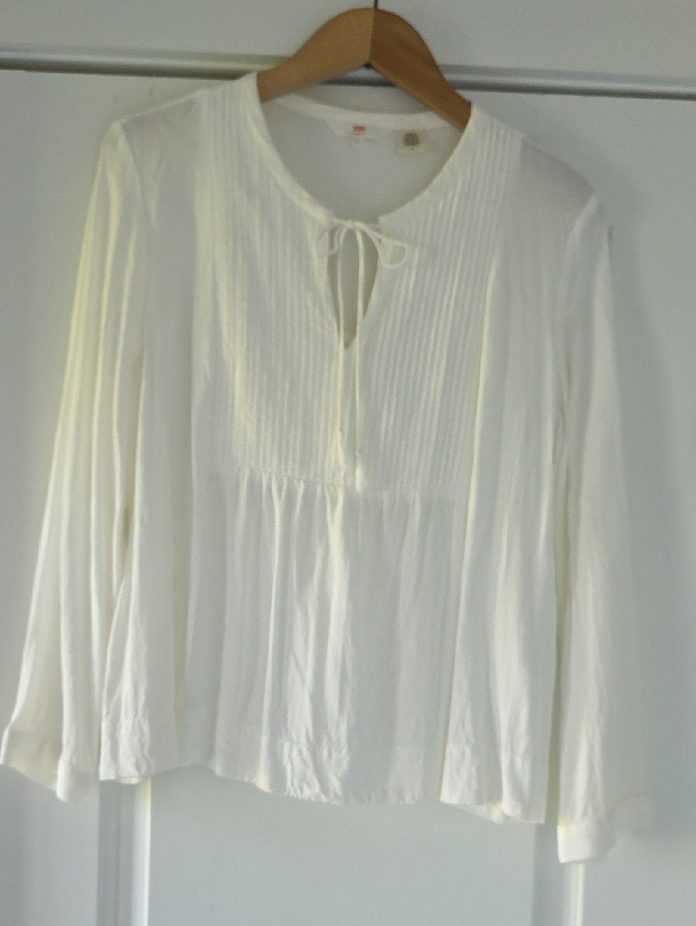 Levi's Ivory White Pintuck Tie-Front Blouse